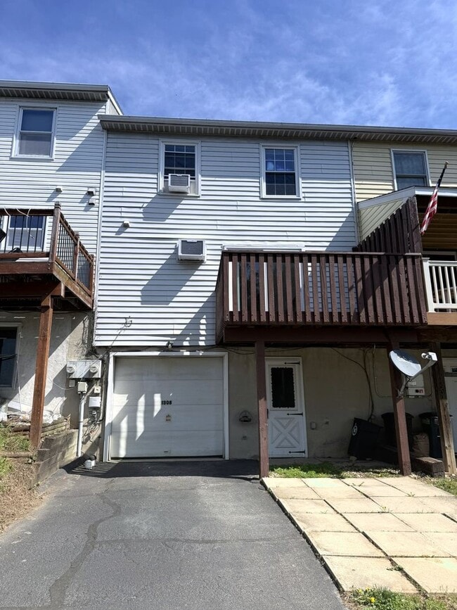 Building Photo - 1308 S Mt Joy St