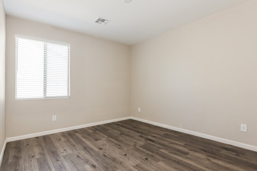 Building Photo - 40994 N Vine Ave
