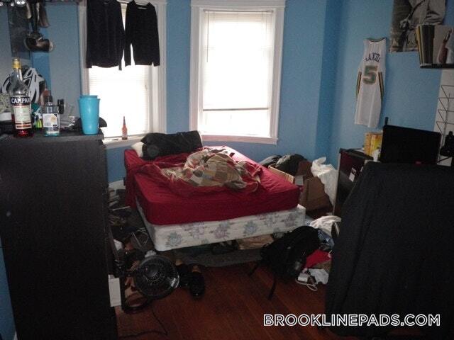 Building Photo - 1905 Beacon St