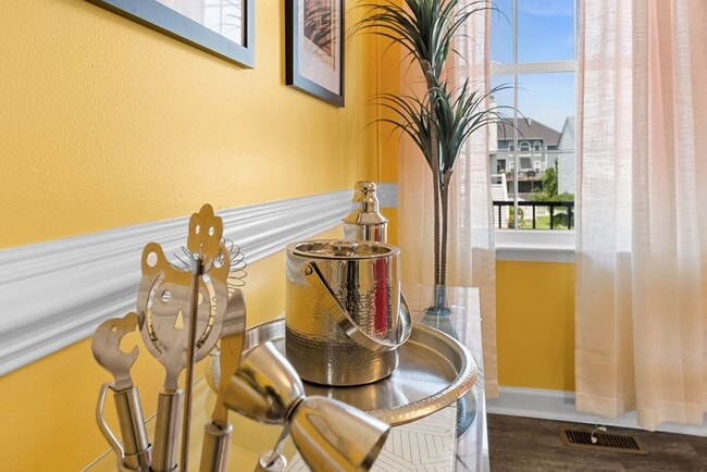 Building Photo - Grand View 115