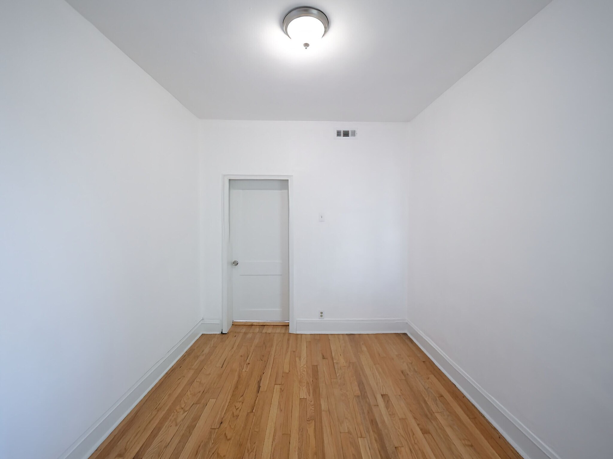 Building Photo - 5004 W Armitage Ave