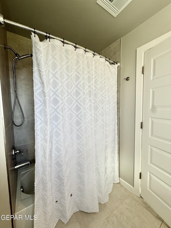 Building Photo - 11860 Ernest Rd