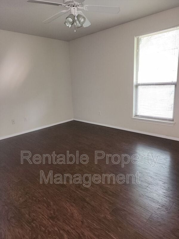 Building Photo - 140 W Stage Coach Trl
