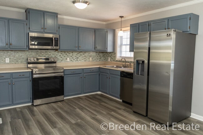 Building Photo - 220 Sequoyah Cir