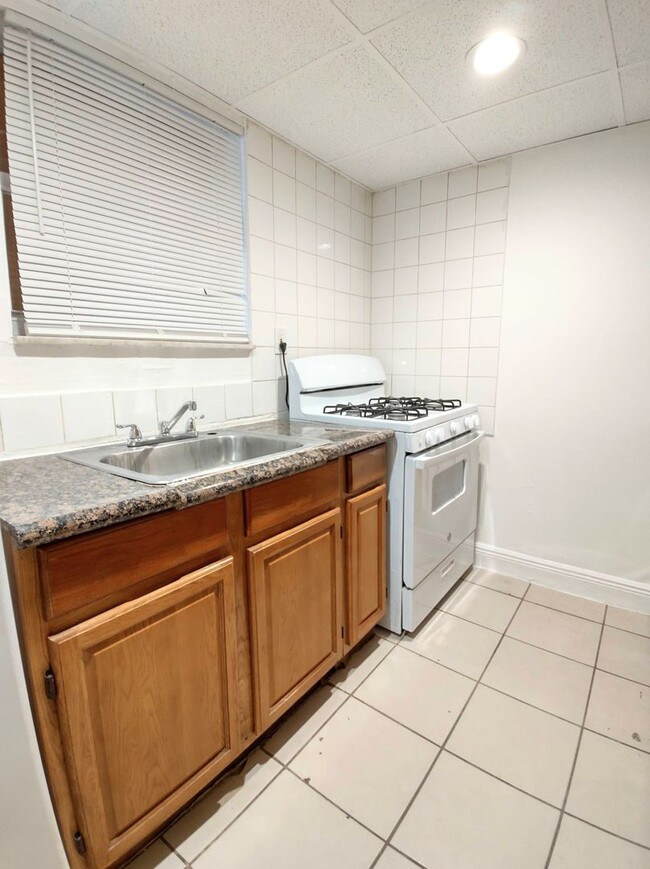 Building Photo - Your Dream Apartment Awaits in Hialeah