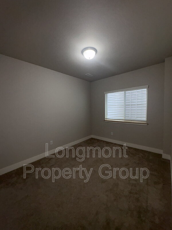 Building Photo - 1303 S Oak Ct.