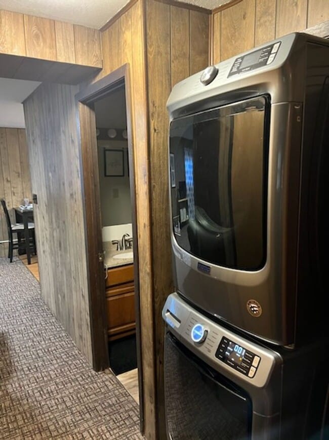 Building Photo - 7917-19 University