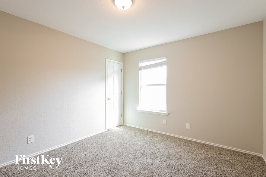 Building Photo - 1811 Buescher Path