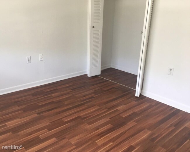 Building Photo - 2 br, 2 bath  - 2218 SW 81st Ave