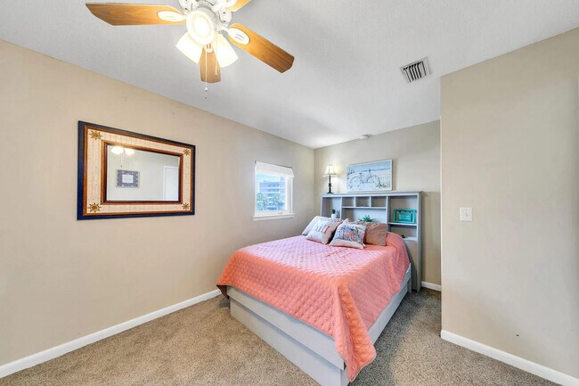 Building Photo - 445 Gulf Shore Dr