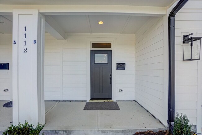 Building Photo - 1112 Pender St