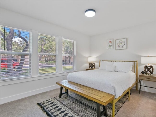 Building Photo - 3601 Ambleside Dr