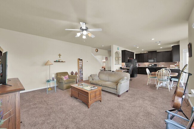 Building Photo - 241 Lake Estates Dr