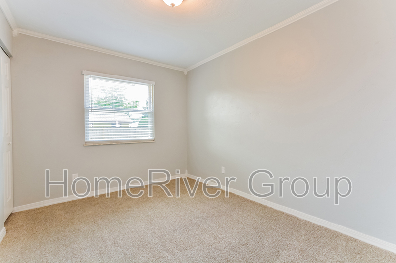 Building Photo - 2510 Yule Tree Dr