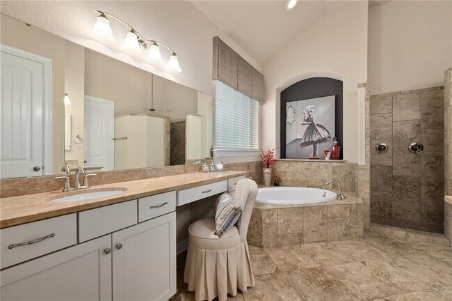 Building Photo - 205 Lake Como Dr
