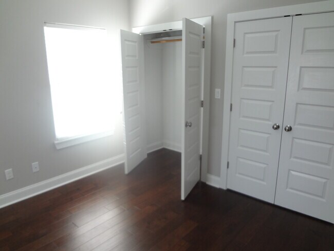 Building Photo - 1220 Pithon St