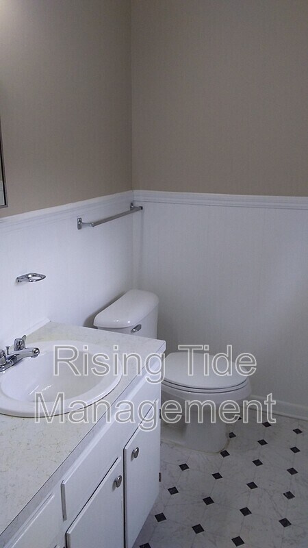 Building Photo - 613 Tree Haven Dr
