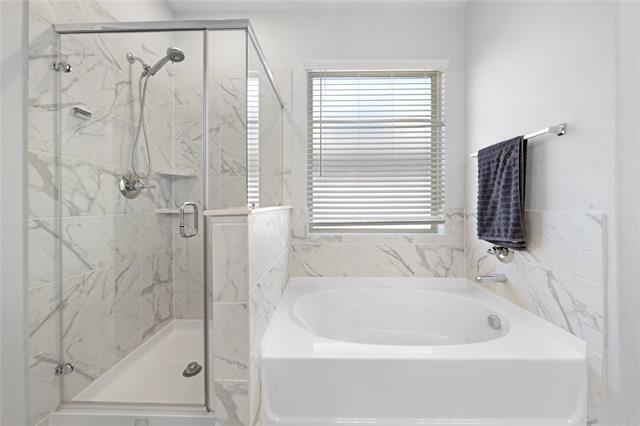 Building Photo - 16521 Garden Dr