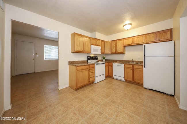 Building Photo - 3004 N Sparkman Blvd