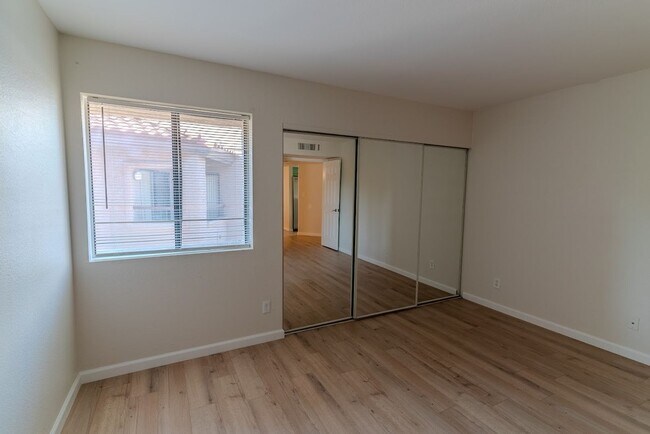 Building Photo - 2-bedroom condo is now available in Scotts...