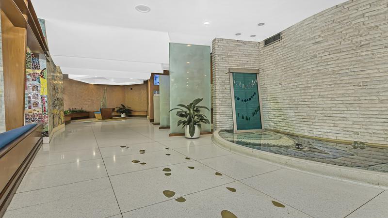 Building Photo - 6301 N Sheridan Rd