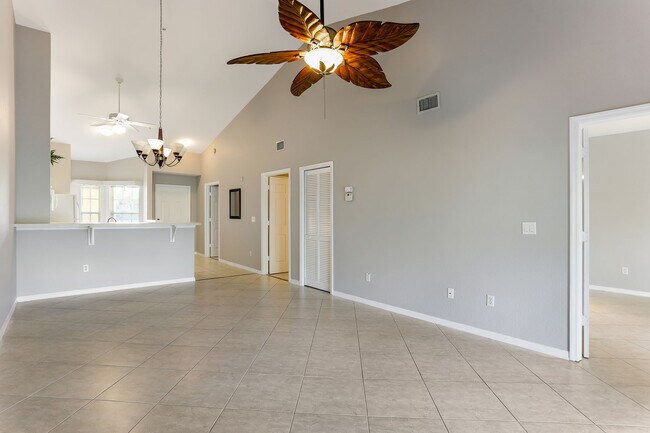 Building Photo - 9165 Celeste Dr