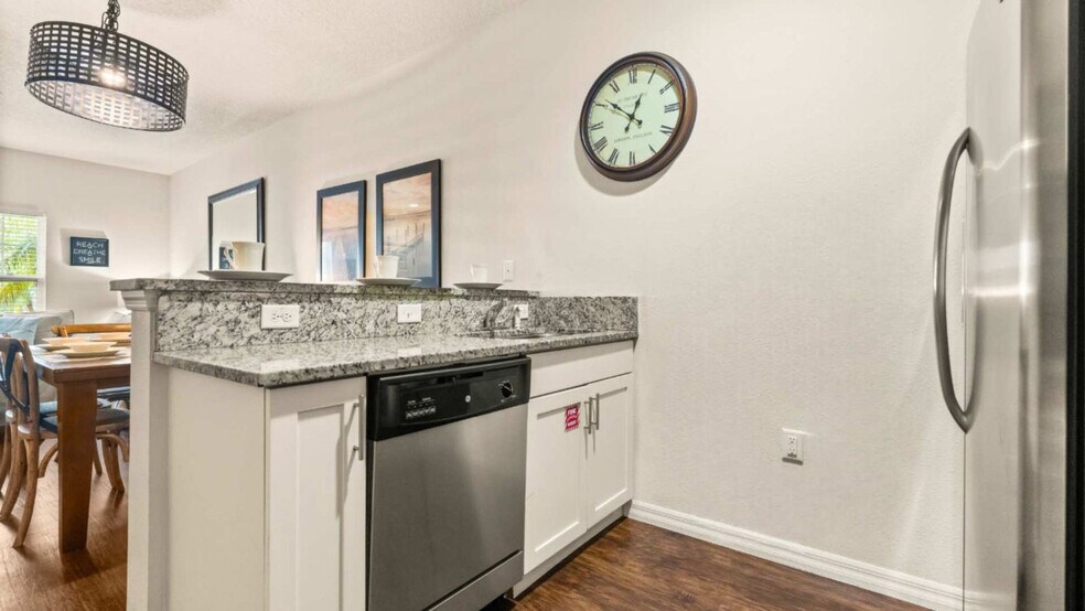 Building Photo - 5354 Diplomat Ct