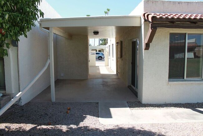 Building Photo - Awesome Mesa Location! Recker and Brown