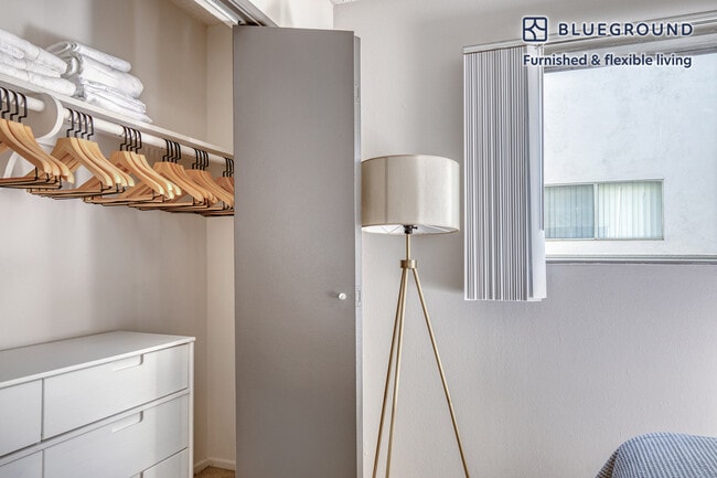 Building Photo - 4221 W Kling St