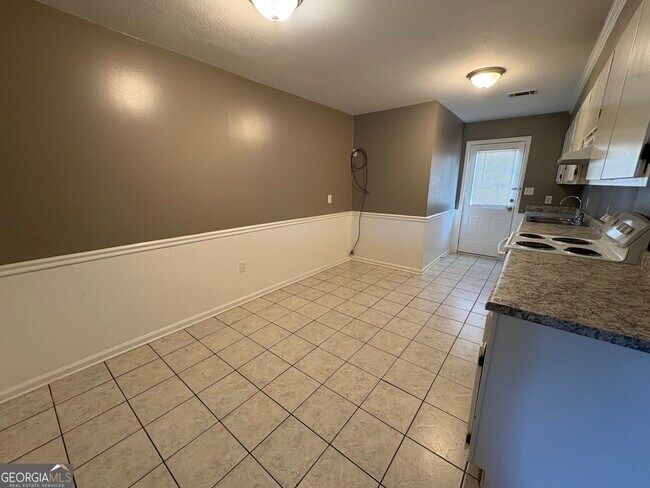 Building Photo - 1701 Claxton Dairy Rd