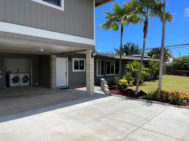 Building Photo - 210 Kalama St