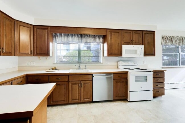 Building Photo - 545 Thatcher Ave