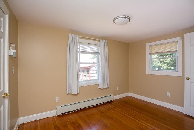 Building Photo - 132 Evarts St