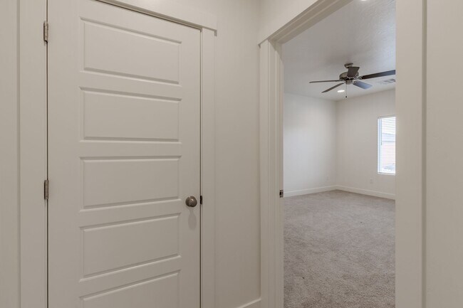 Building Photo - Beautiful Property in the Sage Canyon Neig...