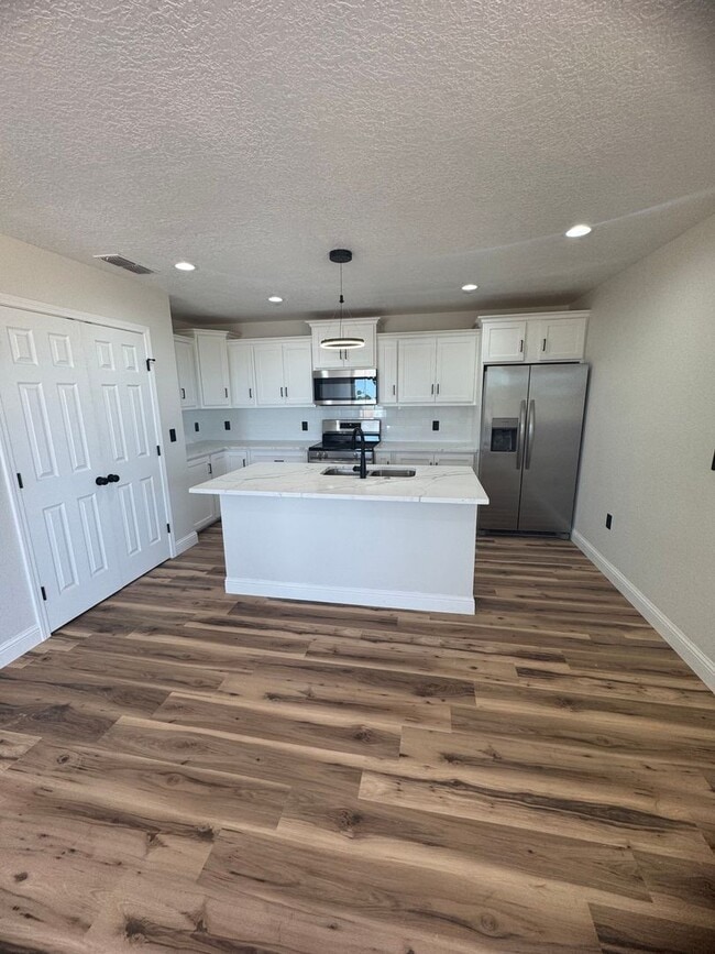 Building Photo - 108 Chisum Dr