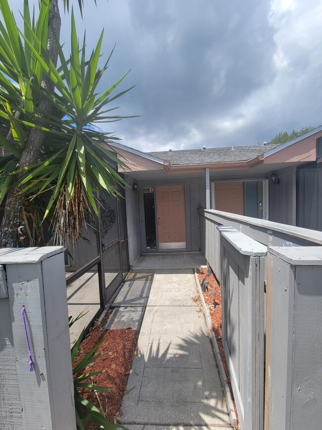 Building Photo - 3904 NW Cinnamon Tree Cir
