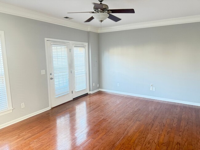 Building Photo - Updated 2 Bed, 2.5 Bath Townhome | Prime Lake Norman Location