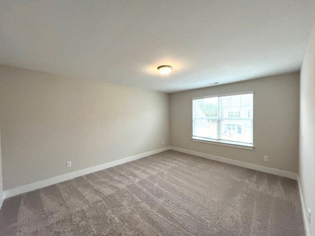 Building Photo - ~~ Charming Townhome w/Bonus Room in Meban...