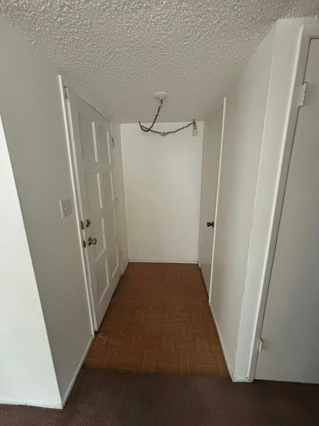 Building Photo - 56 Lark Center Dr