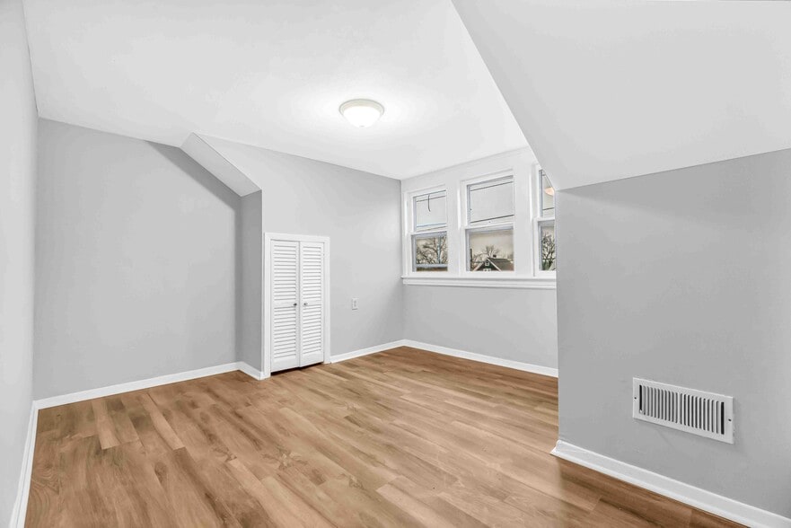Building Photo - 208 Rocton Ave