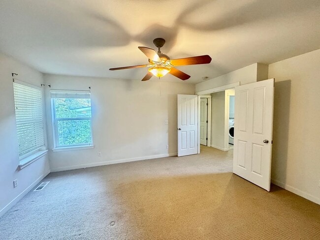 Building Photo - 2107 240th Ave SE