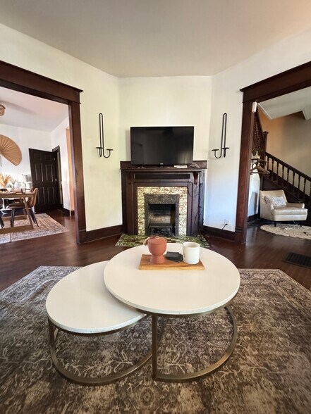 Building Photo - 951 Tecumseh St