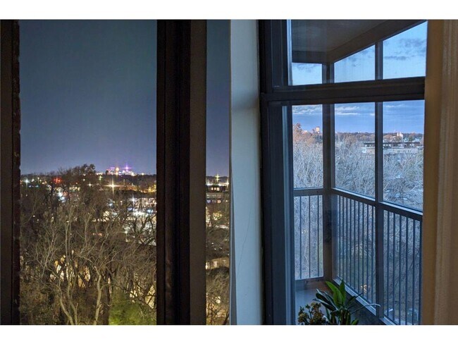 Building Photo - 6500 Woodlake Dr