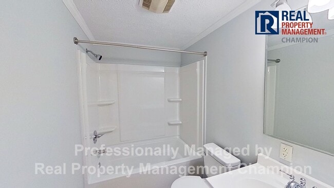 Building Photo - Spacious 3 BD/2.5 BA Home w/New Flooring and Fresh Paint