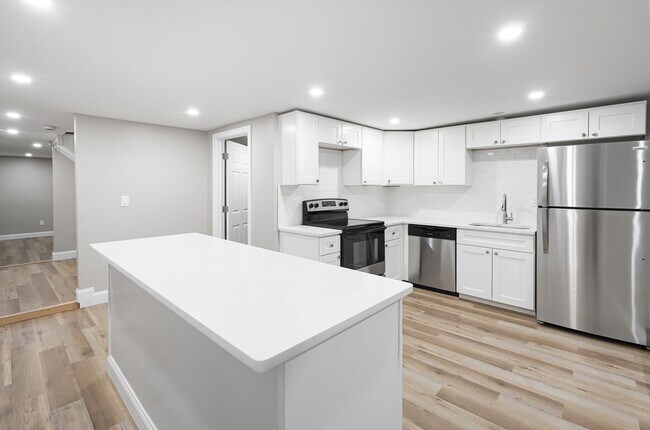 Building Photo - 98 Southville Rd