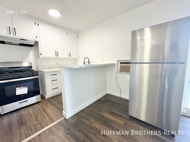 Building Photo - 838 Normandie Ave