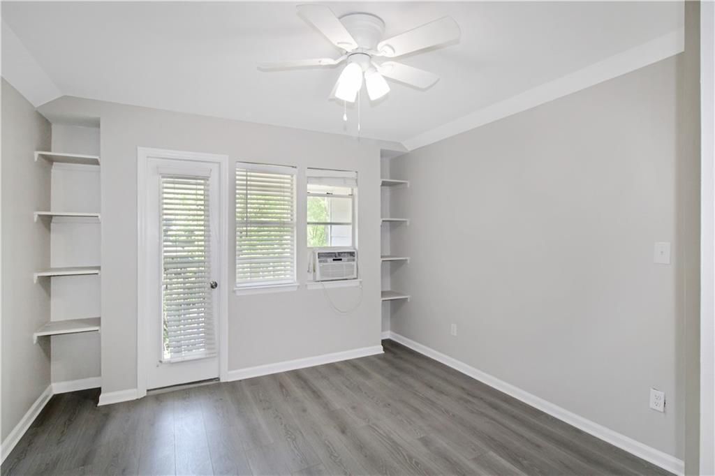 Building Photo - 204 Ivy Green Ln SE