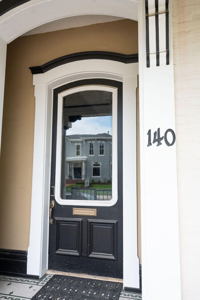 Building Photo - 275 S Limestone