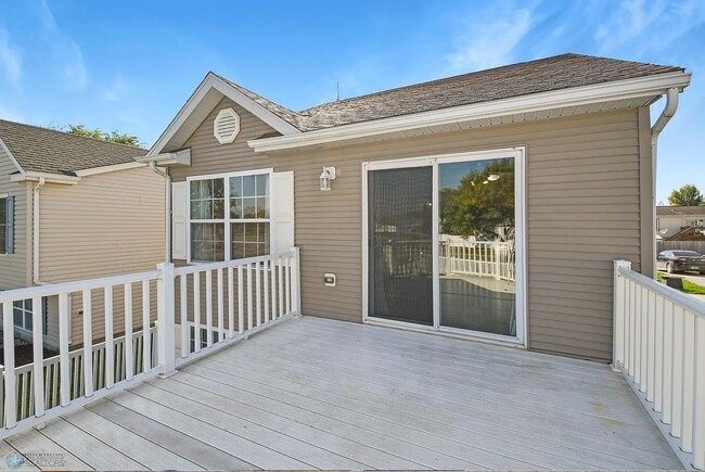 Building Photo - 2124 58th Ave S