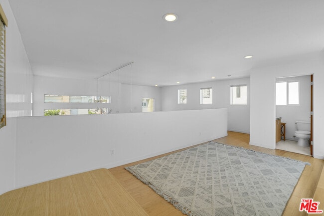 Building Photo - 120 Fleet St